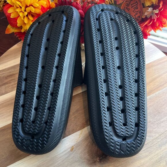 Cushionaire Mens Feather Cloud Pillow Slide Sandal Sz 10US in Black - Picture 3 of 5